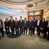 Presidente da FDEM orienta reunião de negócio na China